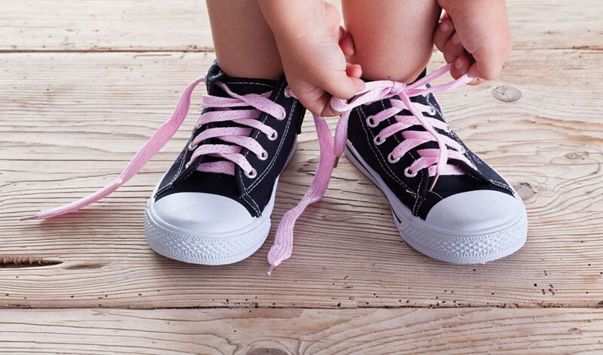 Zapatos para niños: Cómo aprender a atarse los cordones