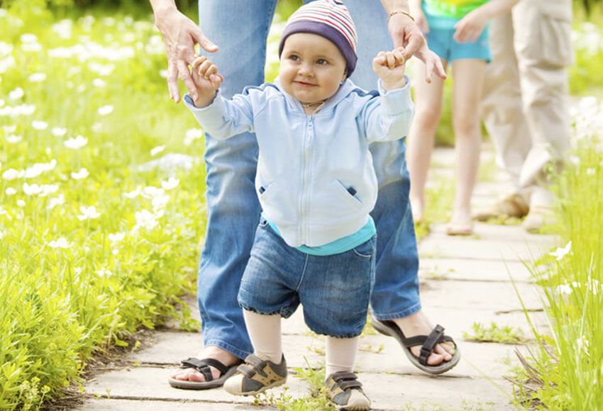 Los mejores consejos para elegir calzado bebé primeros pasos