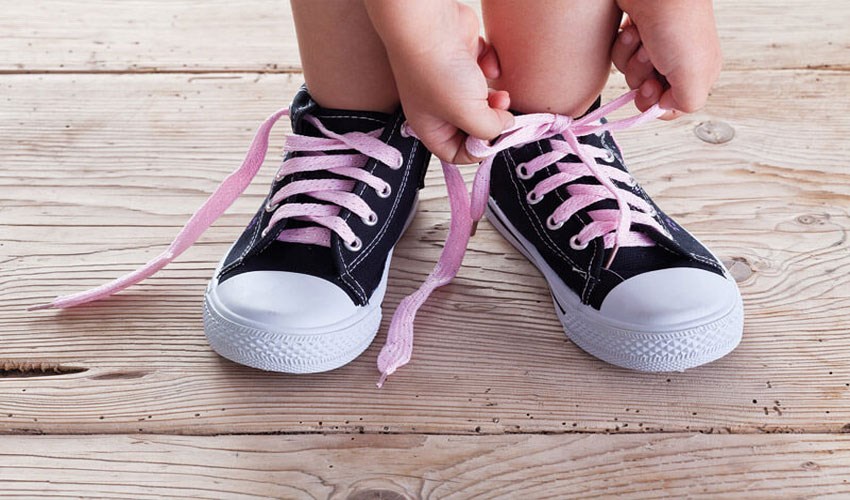 para niños: aprender a atarse los cordones