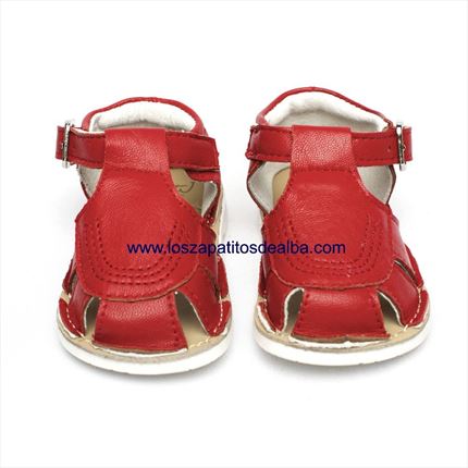 Sandalias bebe ninos baratas, color rojo, fabricadas en piel desde 9.95 euros. Más modelos de zapatos para bebés en tienda online.