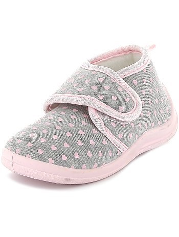 C mo han de ser las zapatillas de andar por casa para ni os