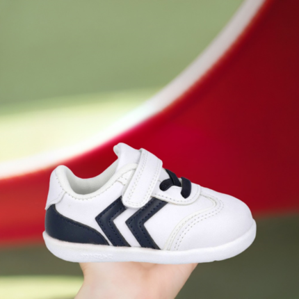 Zapatillas Deportivas Bebe Blanca y Marino Con Velcro