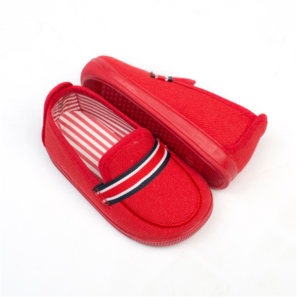 Zapatillas Niño Lona roja modelo Bandera (2)